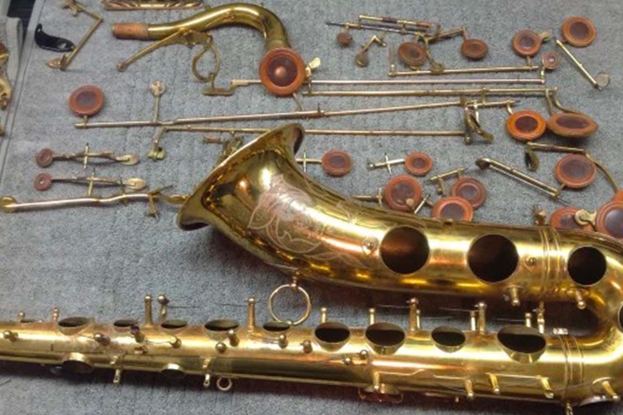 Plastic or Metal? Saxophone pad resonators blind test - Syos