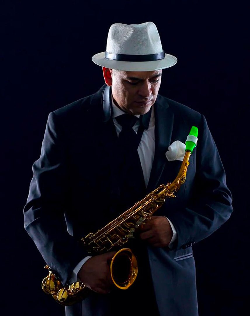 Julio Espinosa plays Syos custom sax mouthpieces