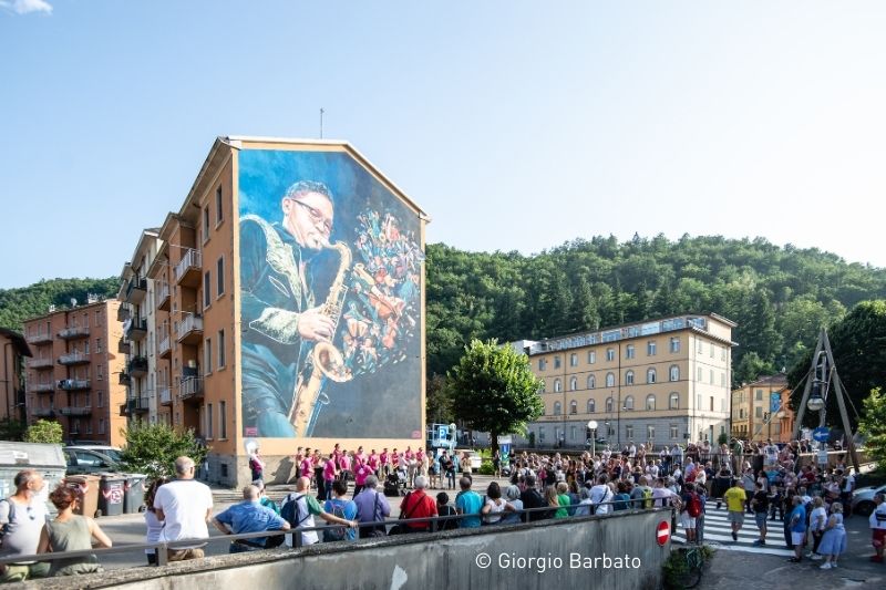 Another Syos in the Wall: Sax Gordon's Mural in Italy